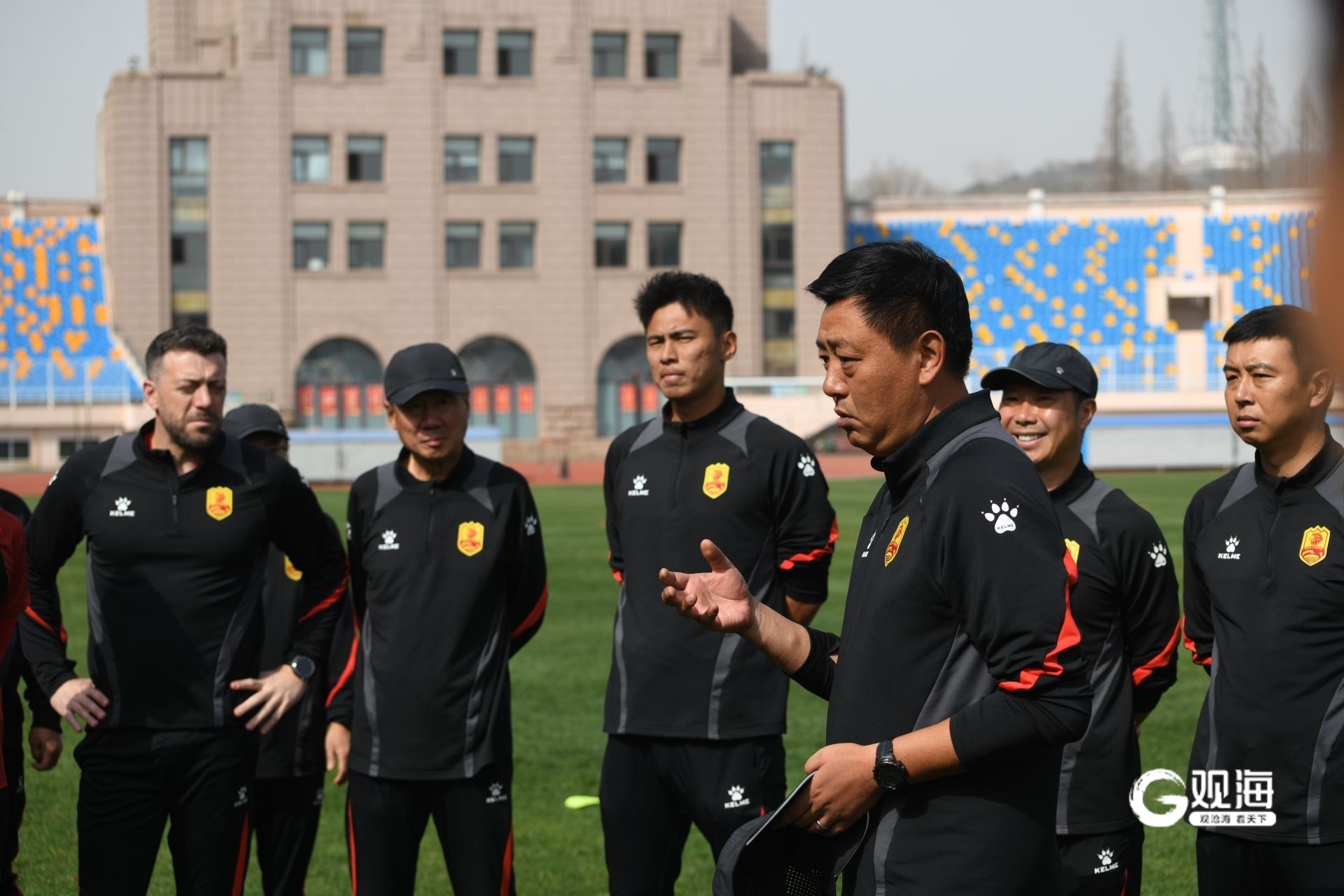 爱游戏app下载-更换教练后，青岛队终于实现连胜比赛