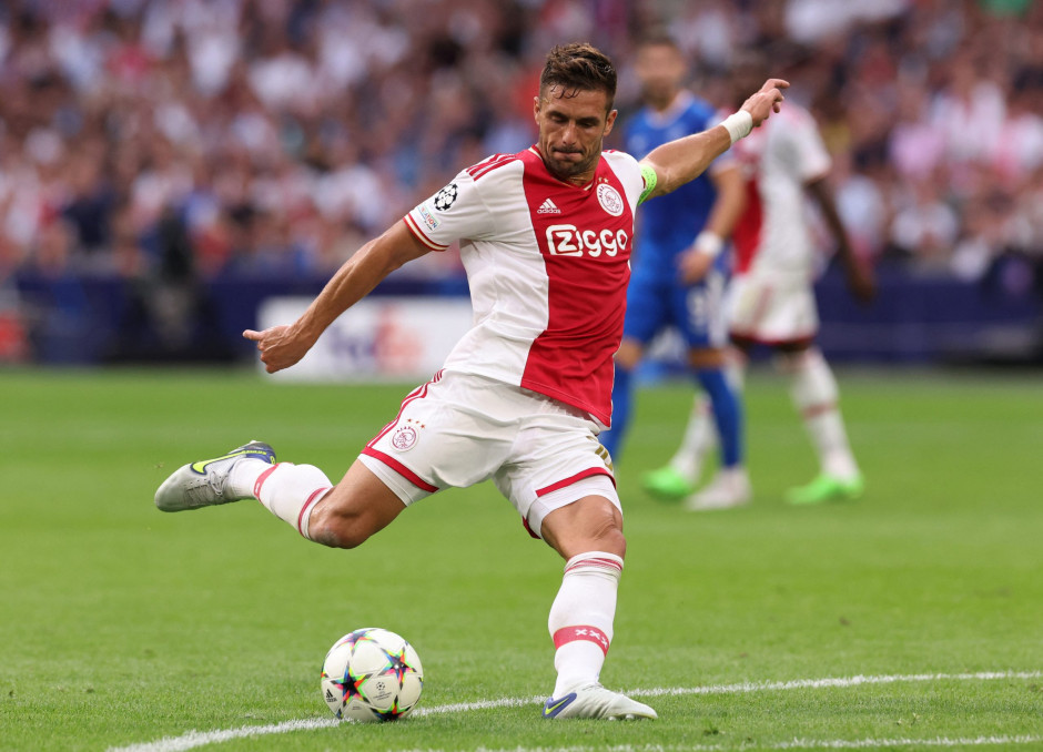 关于阿贾克斯英勇抗敌，荣膺大胜的信息