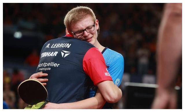 爱游戏登录-激烈对决中球员技艺纷呈，真实展现身手的简单介绍