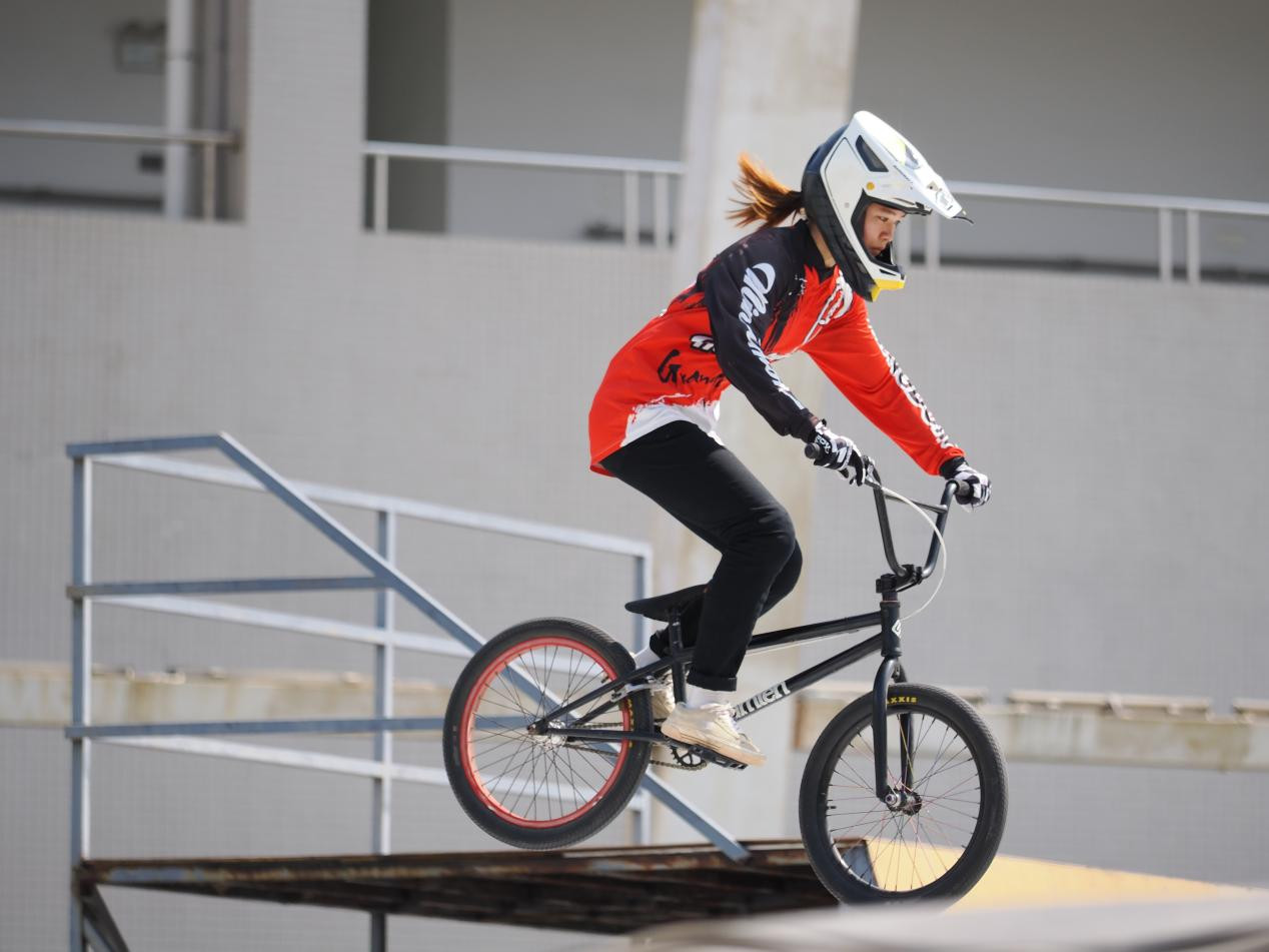 小轮车赛场上风起云涌,选手技术大PK的简单介绍 小轮车赛场上风起云涌,选手技术大PK的简单介绍