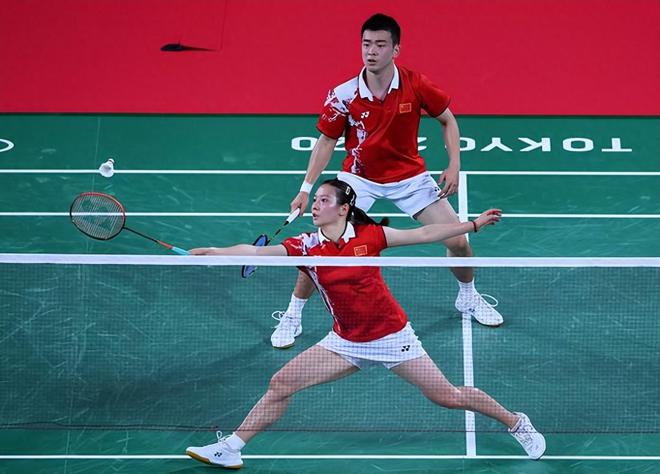 加拿大羽毛球队突围进入半决赛,气势如虹 加拿大羽毛球队突围进入半决赛,气势如虹