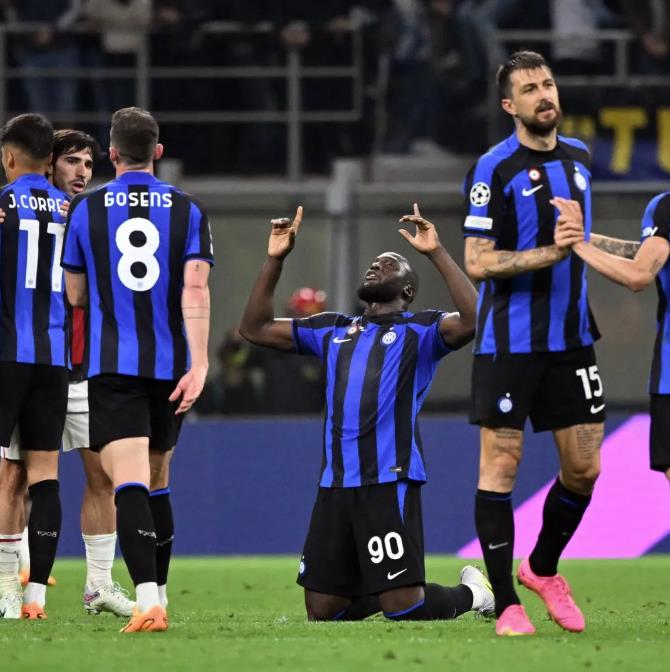 爱游戏-瑞典队球员奋力争胜，取得重要胜利的简单介绍