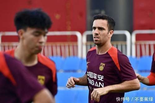爱游戏官网-关于球队备战关键比赛，主教练调整战术的信息