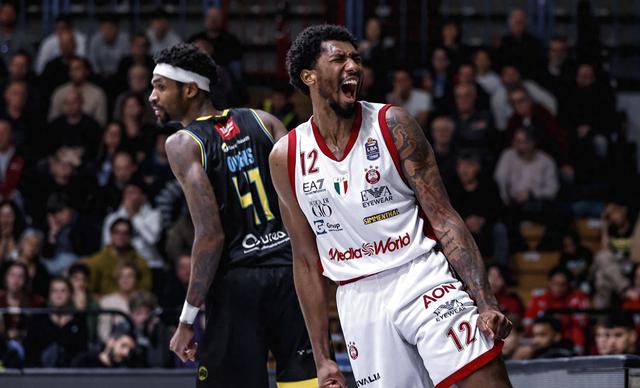 爱游戏官网-意甲赛场上发生的一桩事件引发了热烈讨论