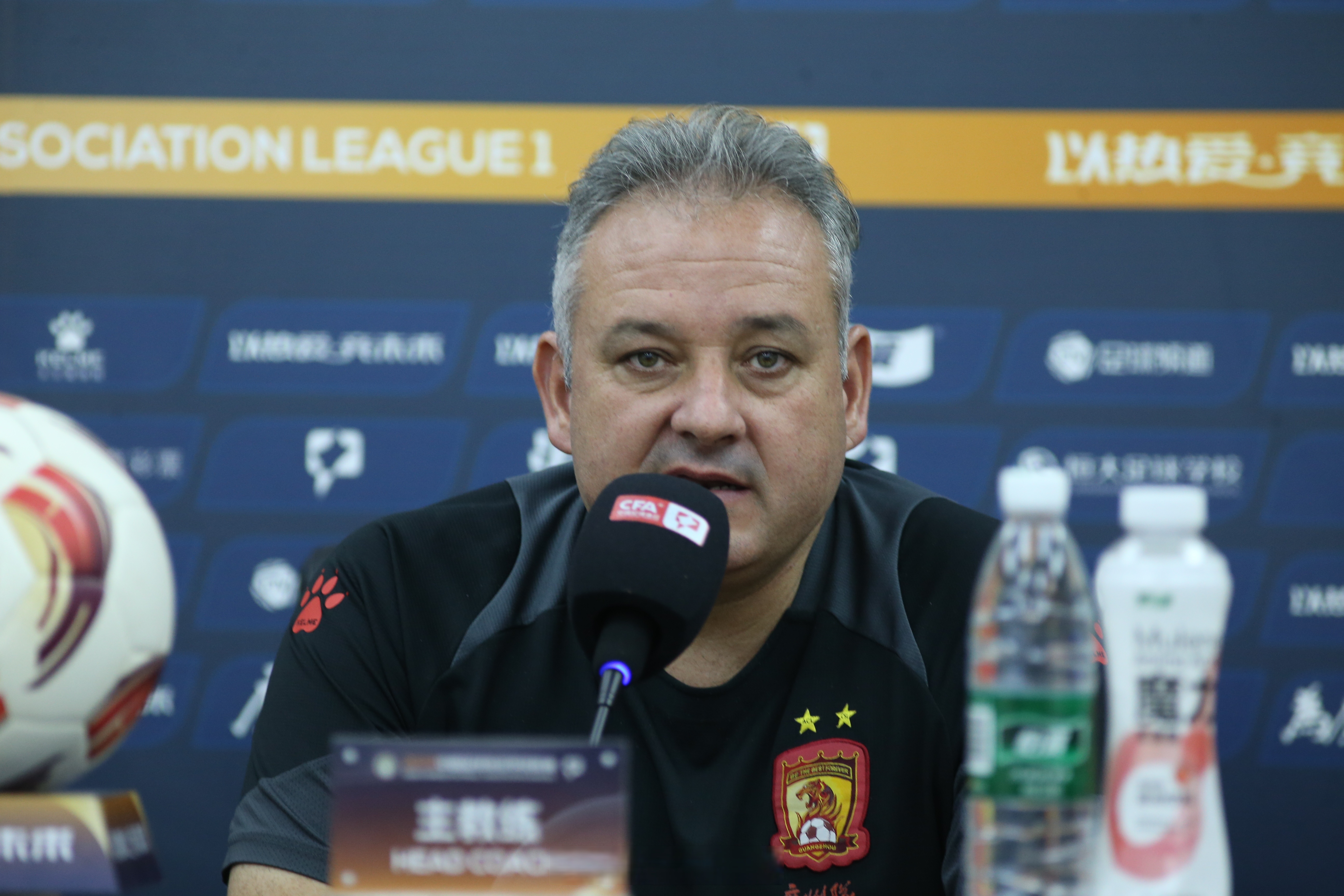 爱游戏官网-无畏挑战：球队面对强劲对手准备迎战的简单介绍