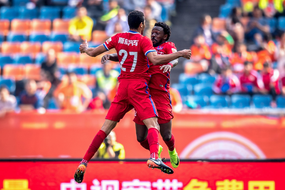 包含重庆斯威主场大胜天津泰达，迎来联赛开门红的词条