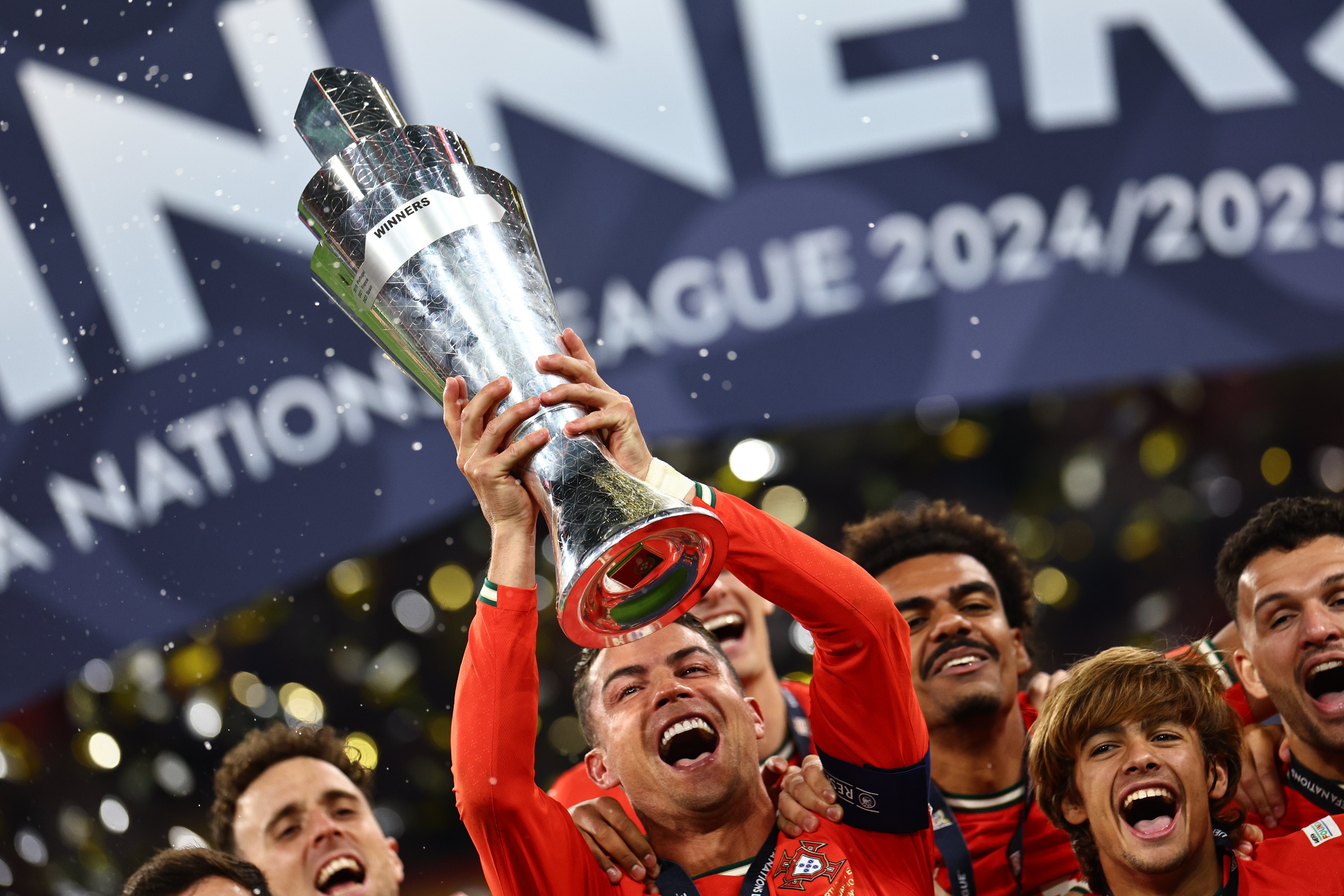 爱游戏亚洲官网-葡萄牙国家队成功晋级欧国联四强的简单介绍