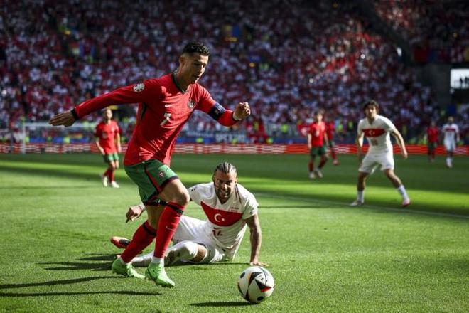 爱游戏登录入口-关于葡萄牙大胜阿尔巴尼亚，C罗创造新纪录的信息