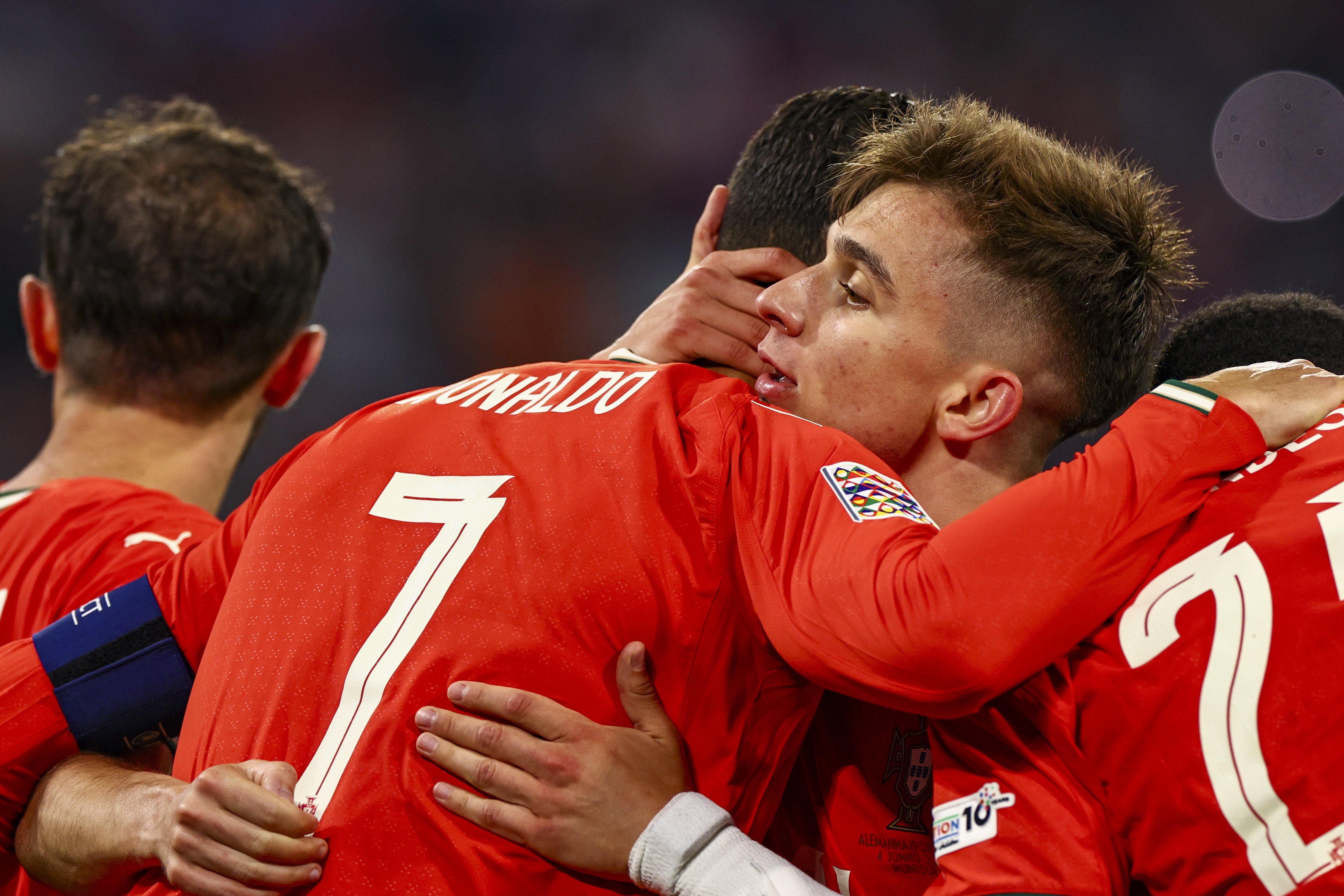 爱游戏app下载-雄赳赳！欧洲国家足球队备战激情开战的简单介绍