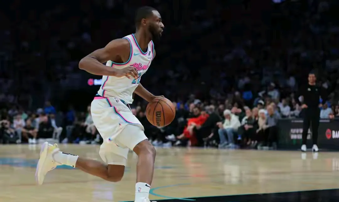 爱游戏app-关于猛龙队新援表现抢眼，成为球队最大一亮的信息