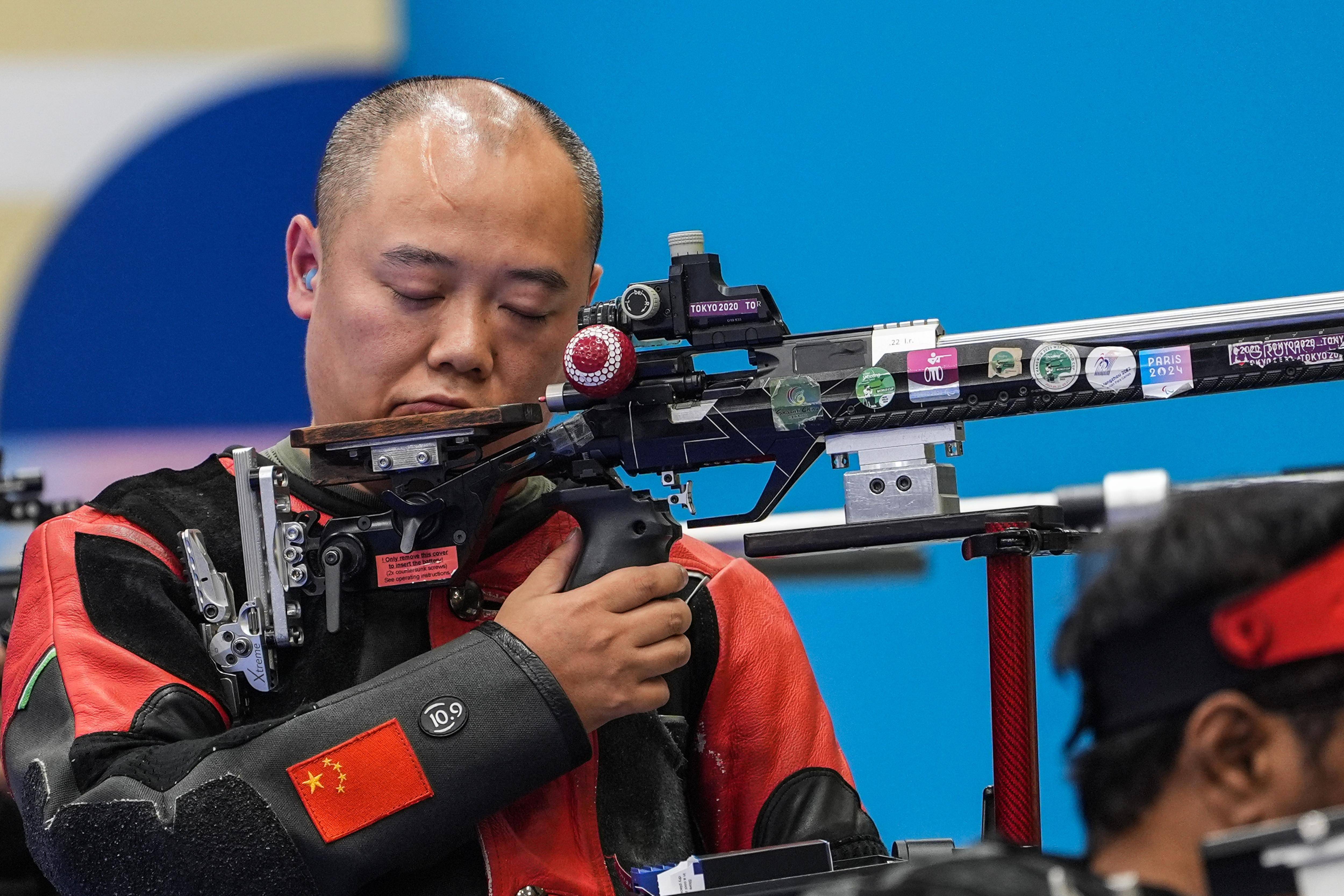 爱游戏官网-射击选手赢得银牌，击中要害的简单介绍