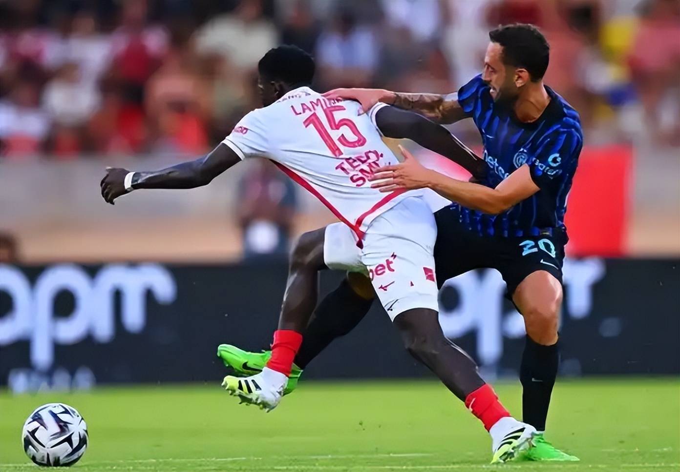 摩纳哥击败尼斯,取得胜利 摩纳哥击败尼斯,取得胜利