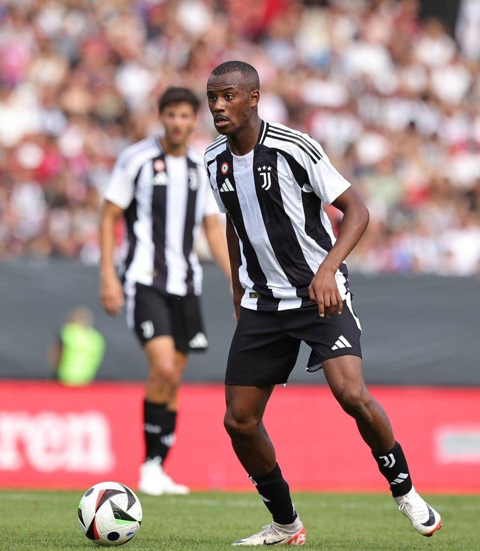 爱游戏在线-尤文图斯中场球员成为关键进攻人物