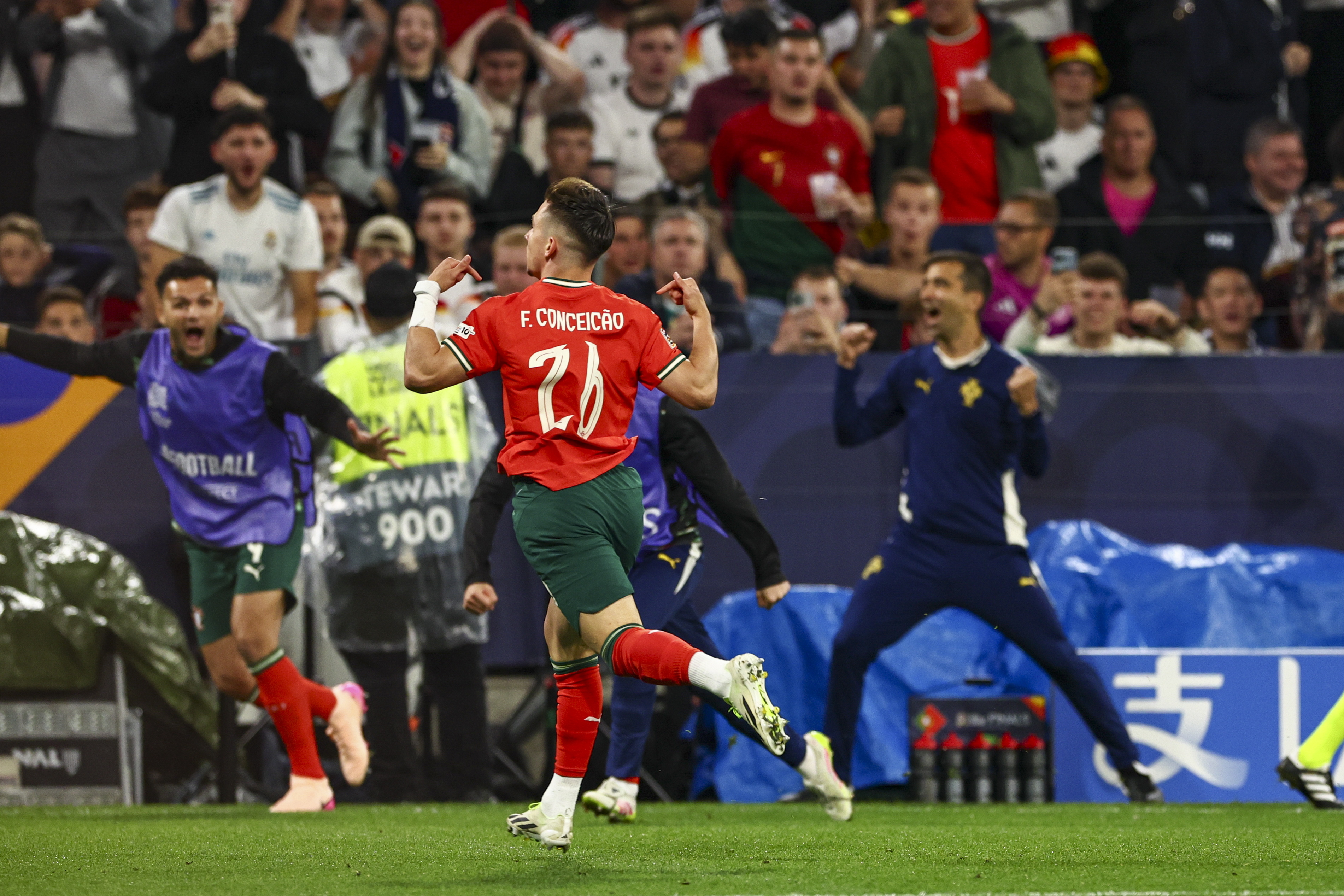 包含葡萄牙逆袭波兰,晋级16强的词条 包含葡萄牙逆袭波兰,晋级16强的词条