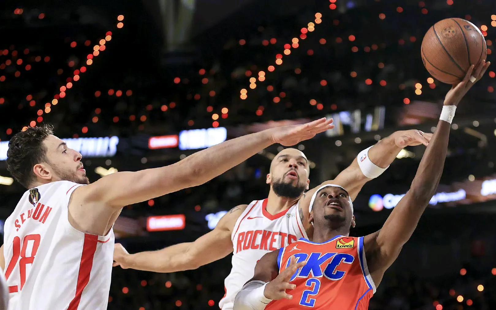 爱游戏官网-雄鹿击败火箭结束连胜纪录