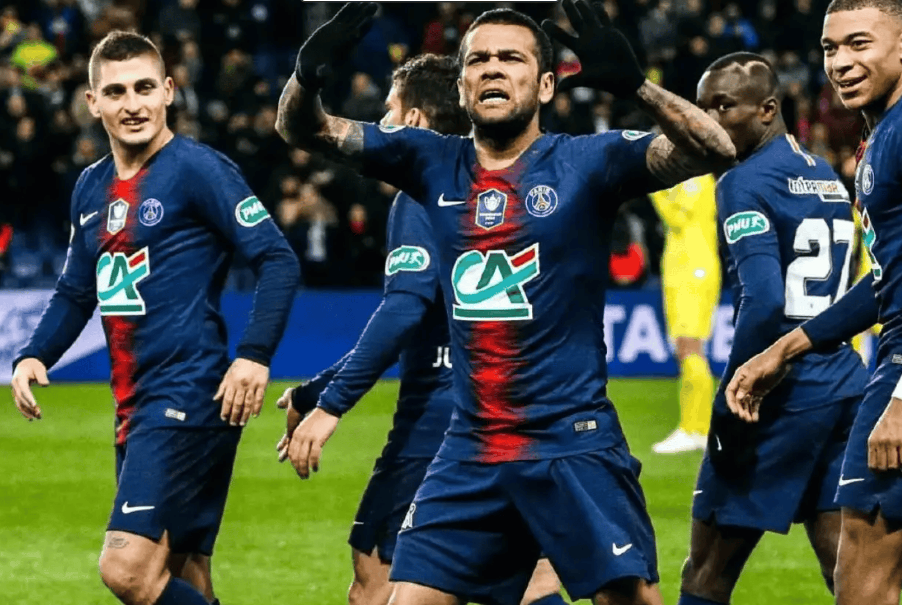 爱游戏中国官网-法国足球联赛出现悬念，各队争夺领先位置